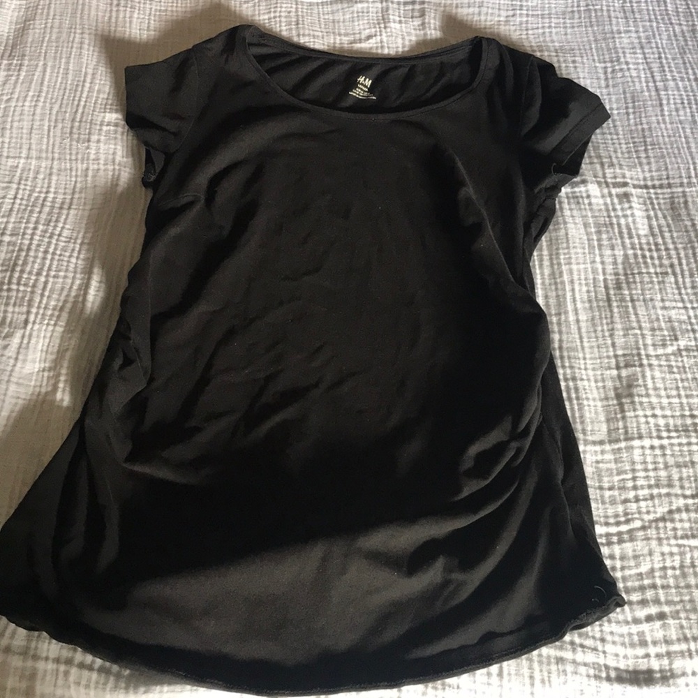 Maternity black t-shirt from H&M